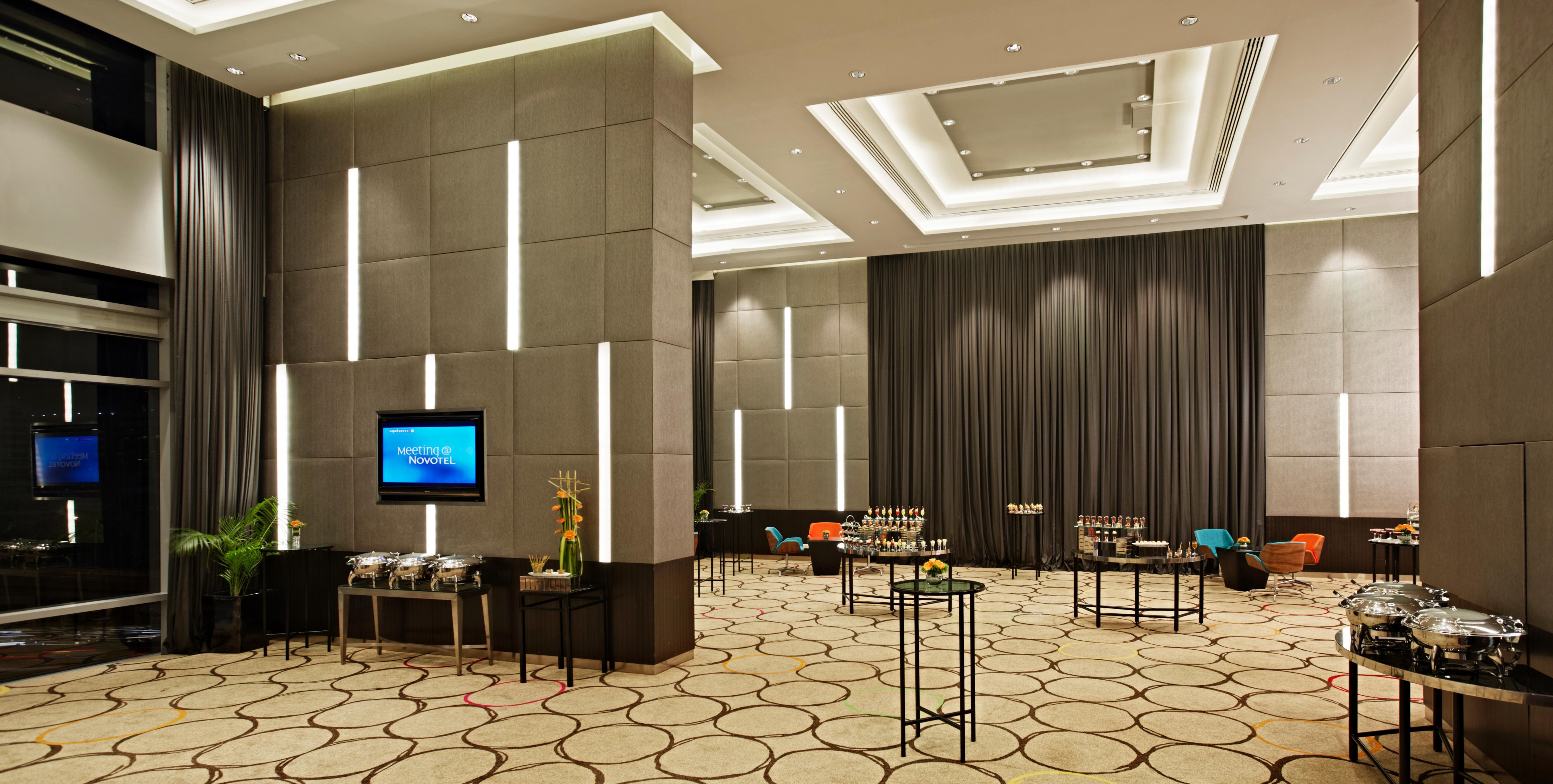 Four Points By Sheraton Bangkok Ploenchit - Formerly Novotel Bangkok Ploenchit Екстер'єр фото